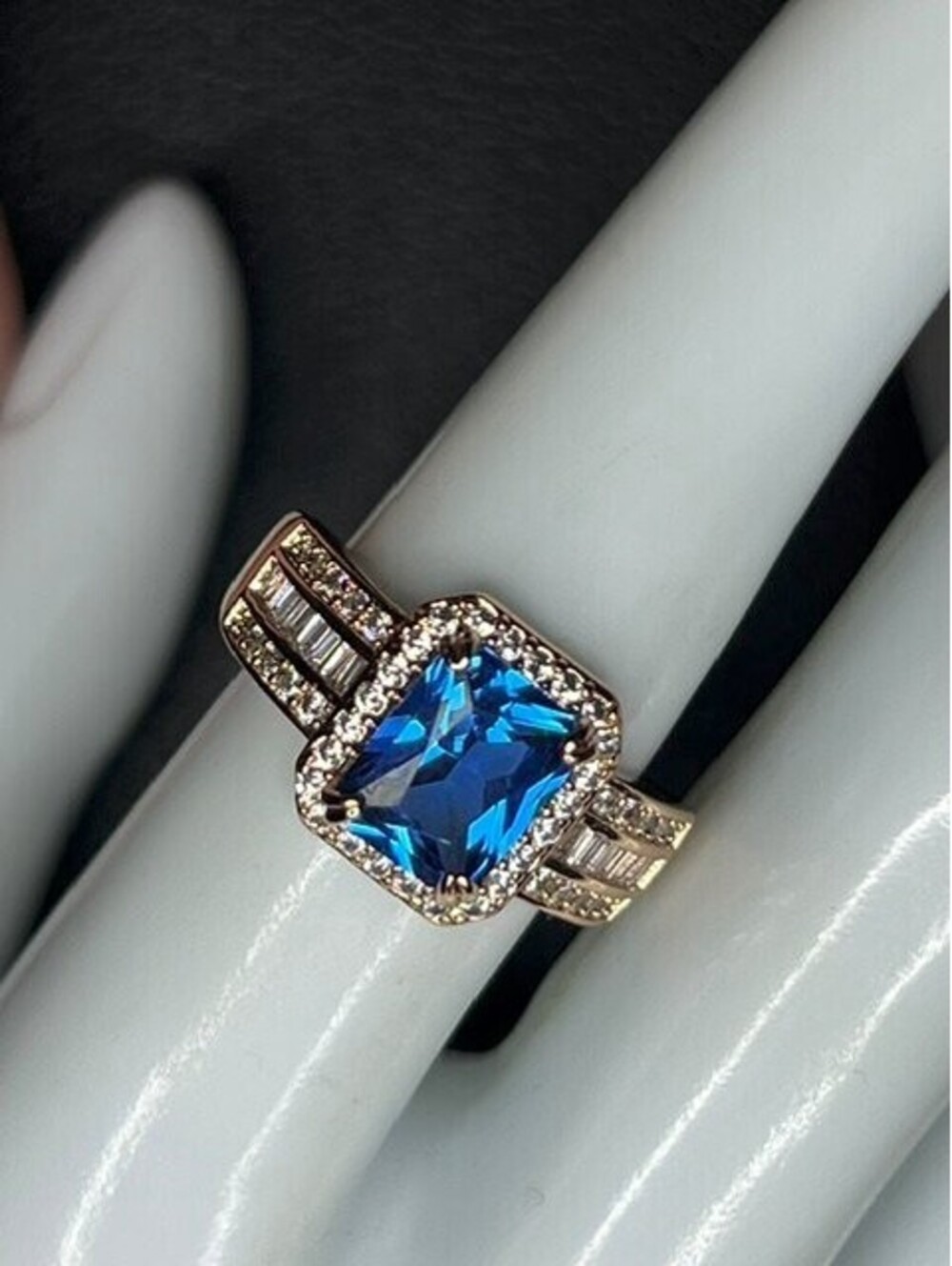 B7566 Bomb Party Rose Gold Tone Blue Topaz   Statement Ring Sz 7.5